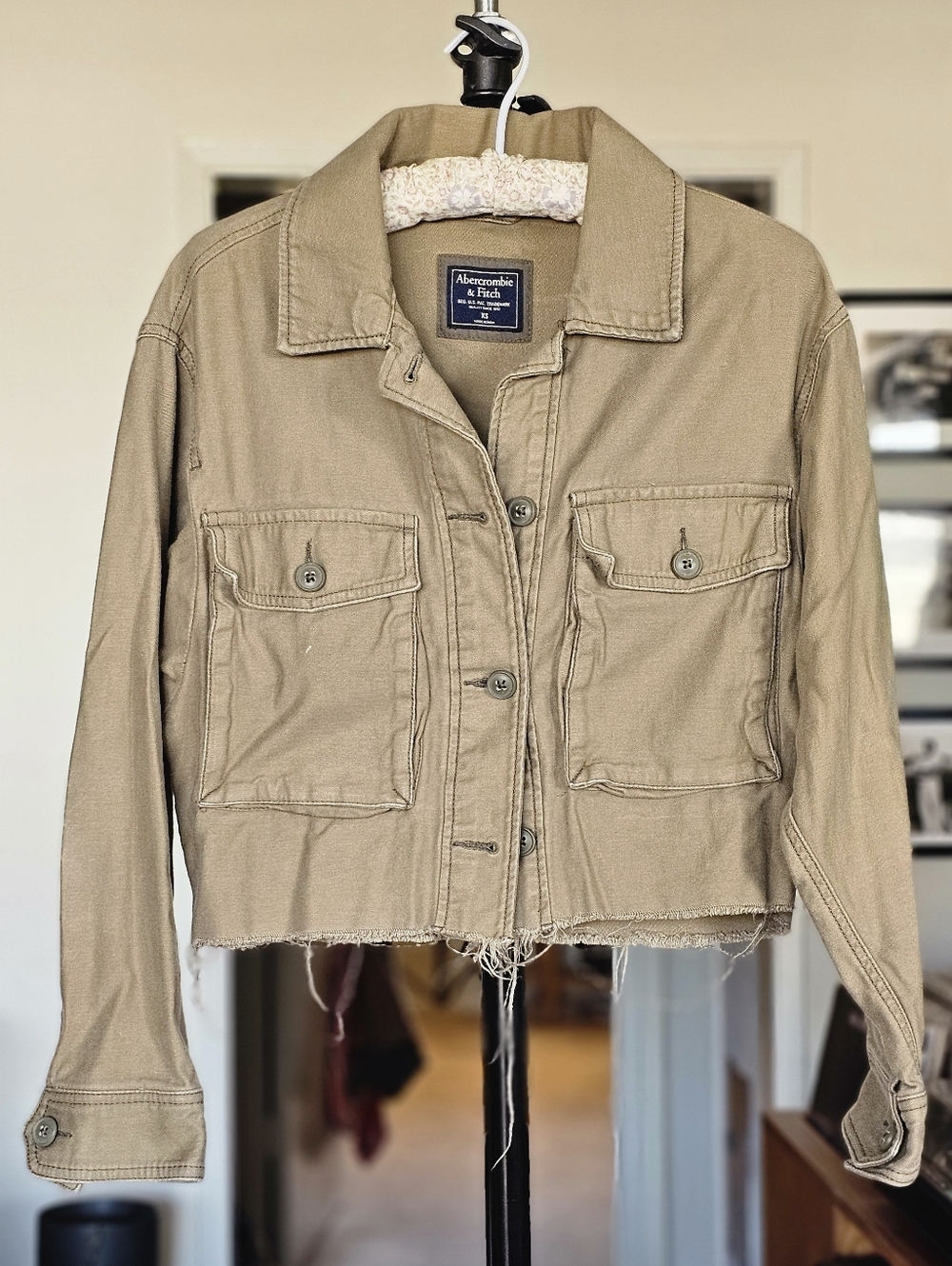 Abercrombie & Fitch Women's Khaki Green Cropped Utility Jacket